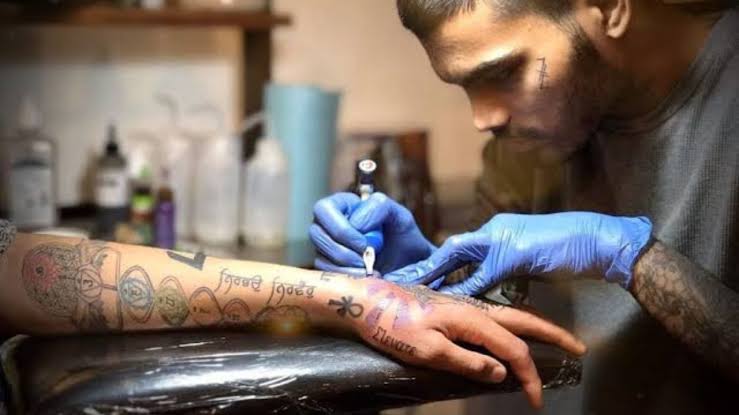 The Evolution of the Walk-In Tattoo Culture: Fast Ink, Big Meaning