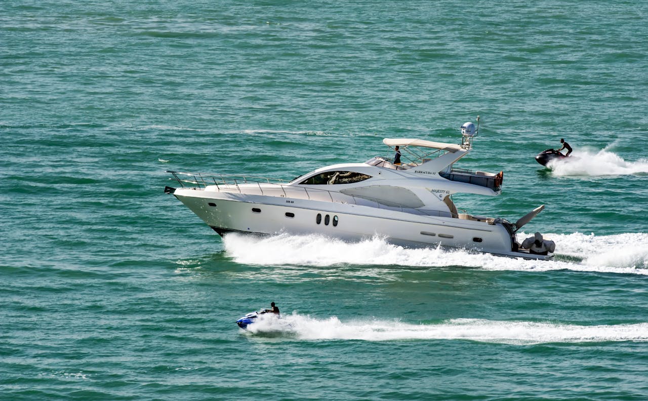 What to Choose for a Pleasant Holiday on the Water?